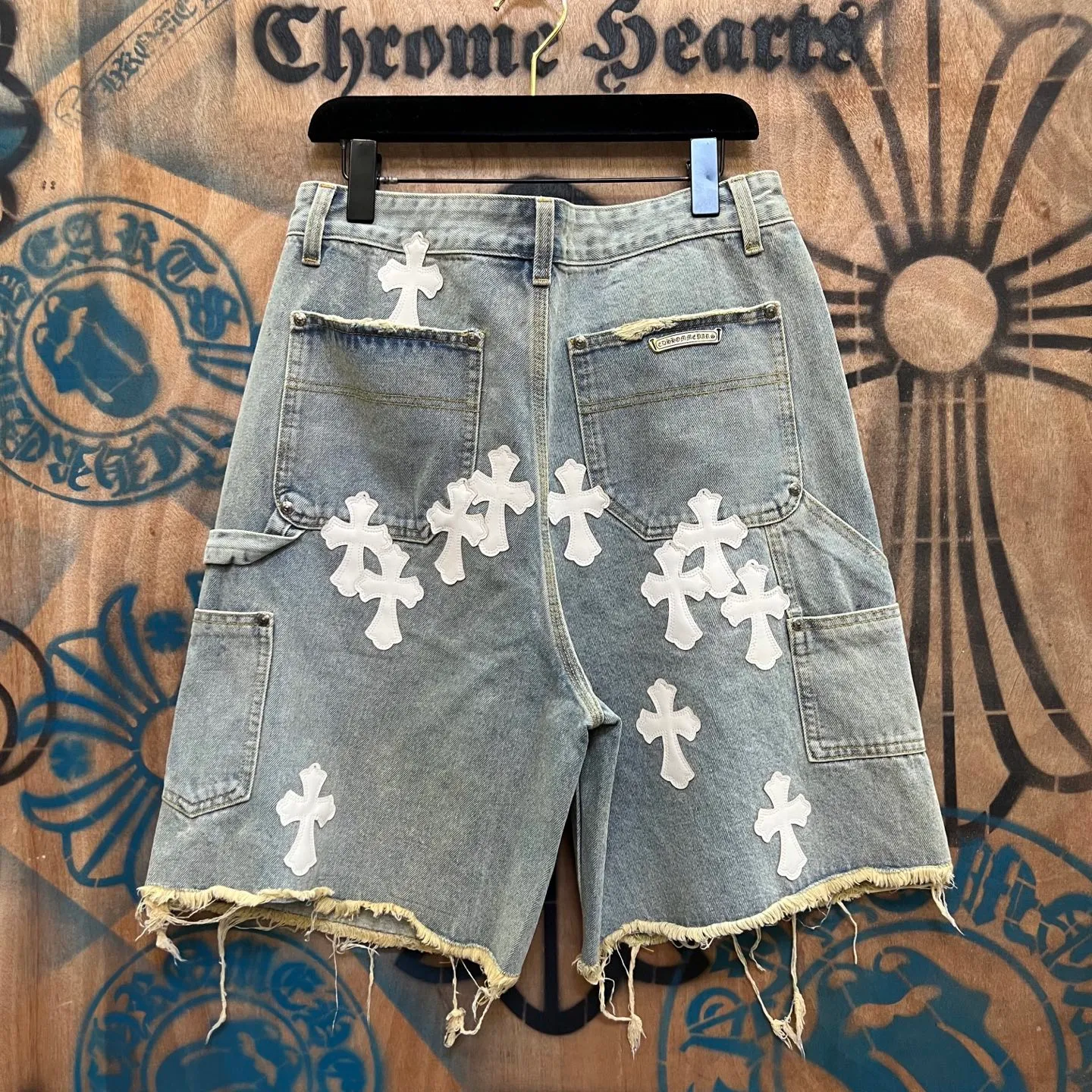 P520 chrome hearts limited series new city limited jeans Chrome Hearts city limited denim shorts vintage levis American made 501 505 517 base version remake Levis American made 501 base version imported sheepskin 925 silver remake Customers provide waist and pants length or height and weight. The studio will select the most suitable base version for you to remake. There are many people doing remakes in the market. Don’t belittle or comment. The difference is visible to the naked eye. See and compare for yourself #CHROME HEARTS Unisex style
